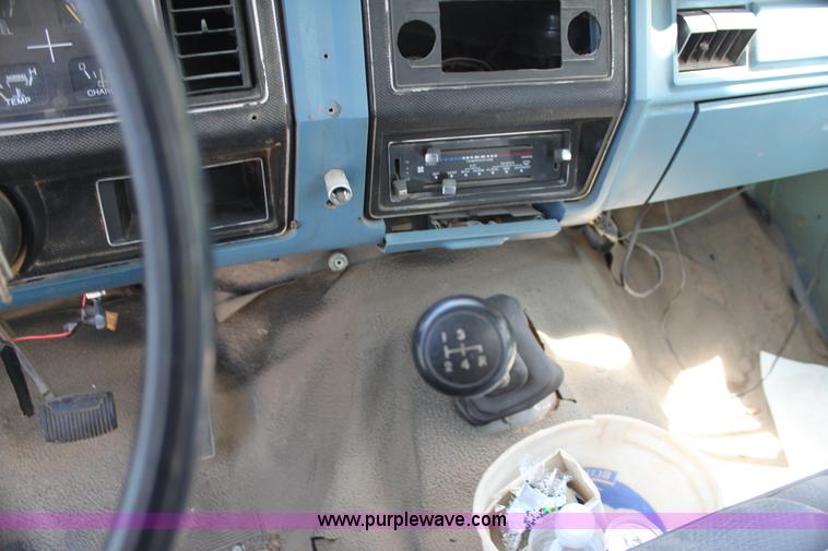 image for item H7495 1982 Ford F350 bucket truck