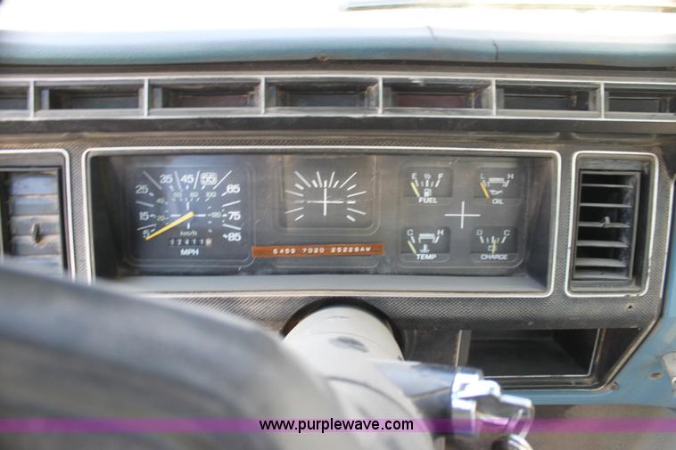 image for item H7495 1982 Ford F350 bucket truck