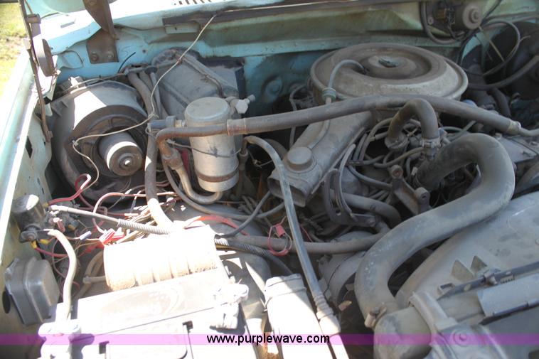 image for item H7495 1982 Ford F350 bucket truck