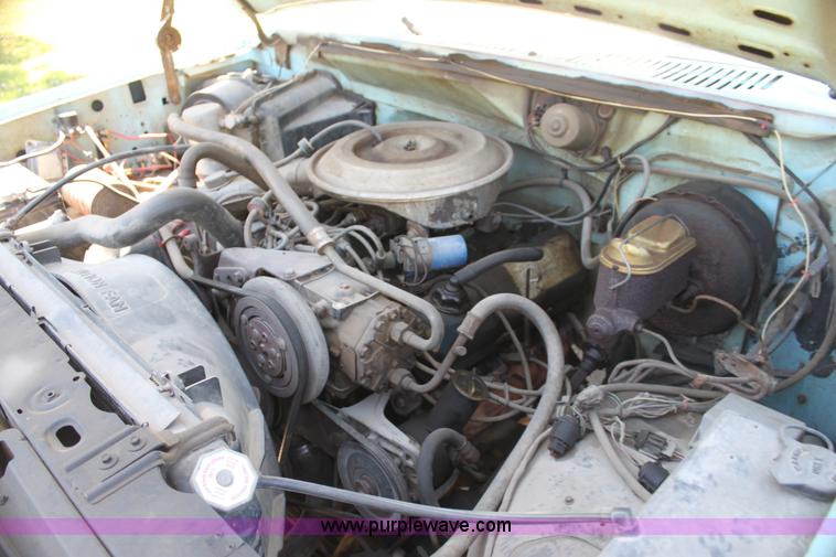 image for item H7495 1982 Ford F350 bucket truck