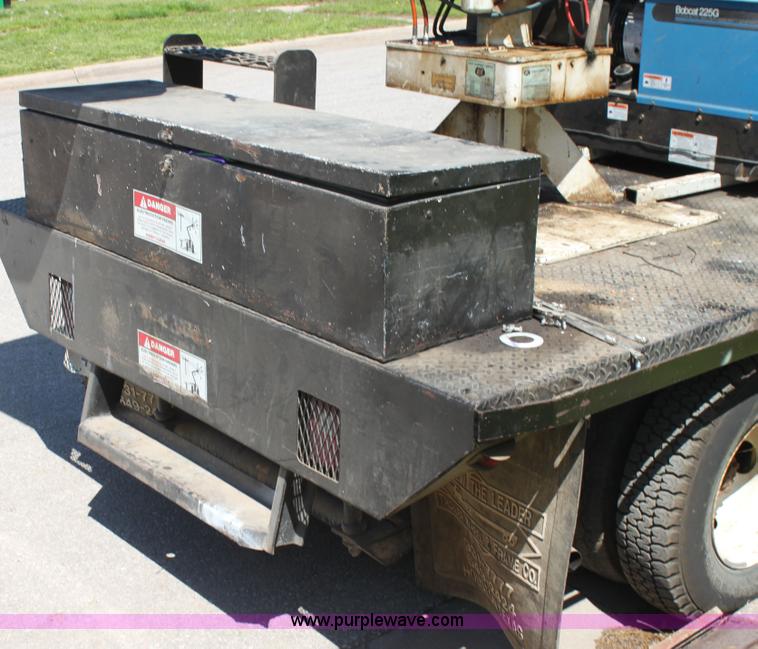 image for item H7495 1982 Ford F350 bucket truck