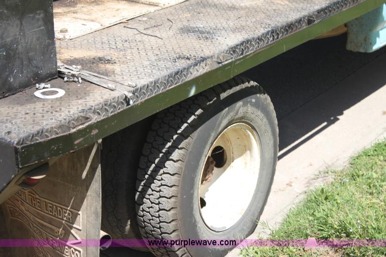 image for item H7495 1982 Ford F350 bucket truck