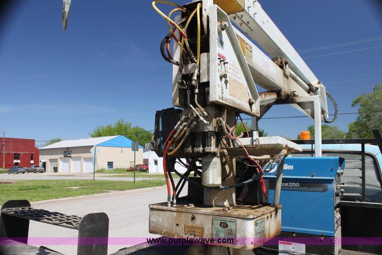 image for item H7495 1982 Ford F350 bucket truck