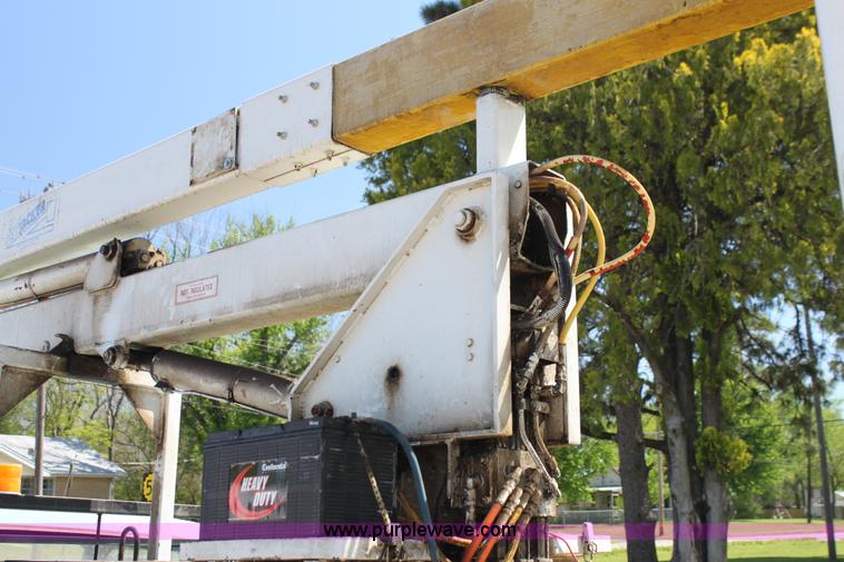 image for item H7495 1982 Ford F350 bucket truck