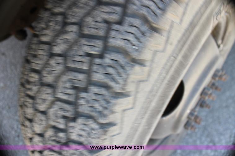 image for item H7495 1982 Ford F350 bucket truck