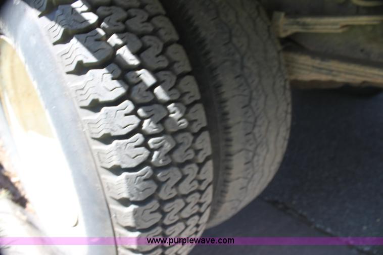 image for item H7495 1982 Ford F350 bucket truck