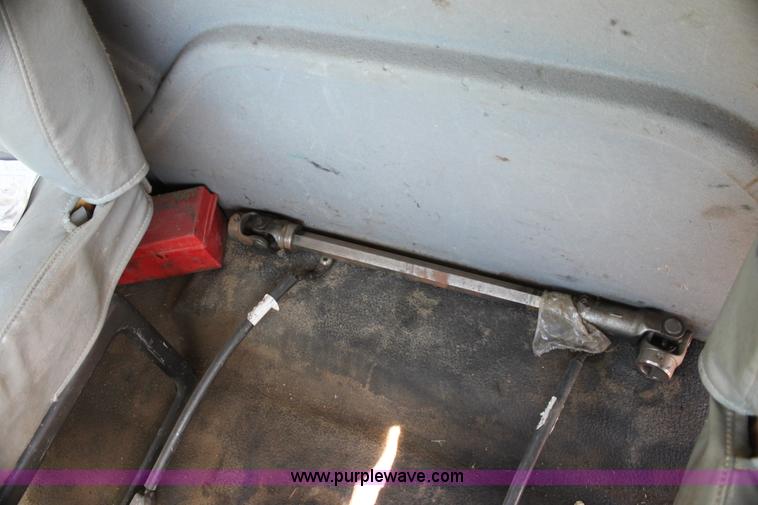 image for item H7496 2002 International 4400 refuse truck