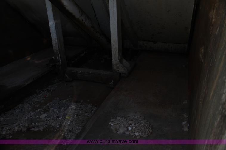 image for item H7496 2002 International 4400 refuse truck