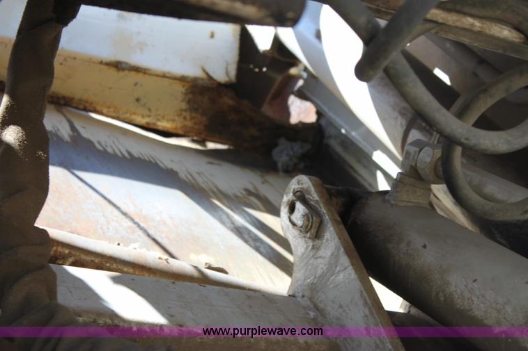 image for item H7496 2002 International 4400 refuse truck