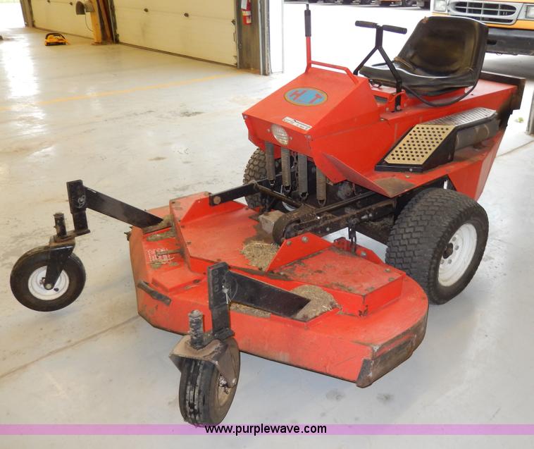 Deines 1800 ZTR lawn mower in Chapman, KS | Item W9834 sold | Purple Wave
