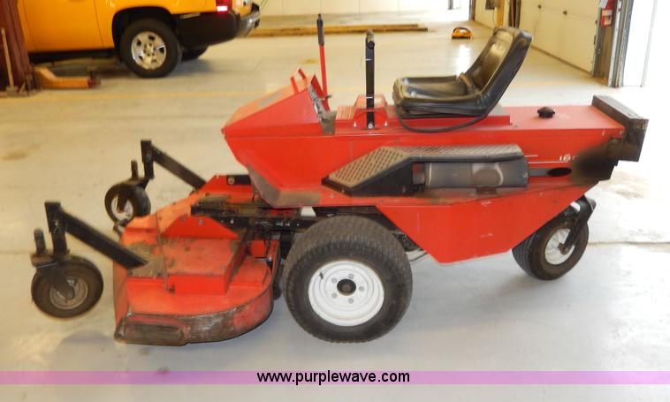 Deines 1800 ZTR lawn mower in Chapman, KS | Item W9834 sold | Purple Wave