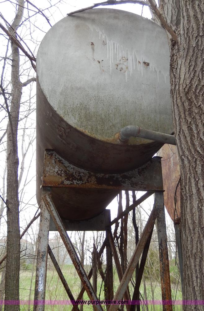 image for item W9872 Fuel tank with stand