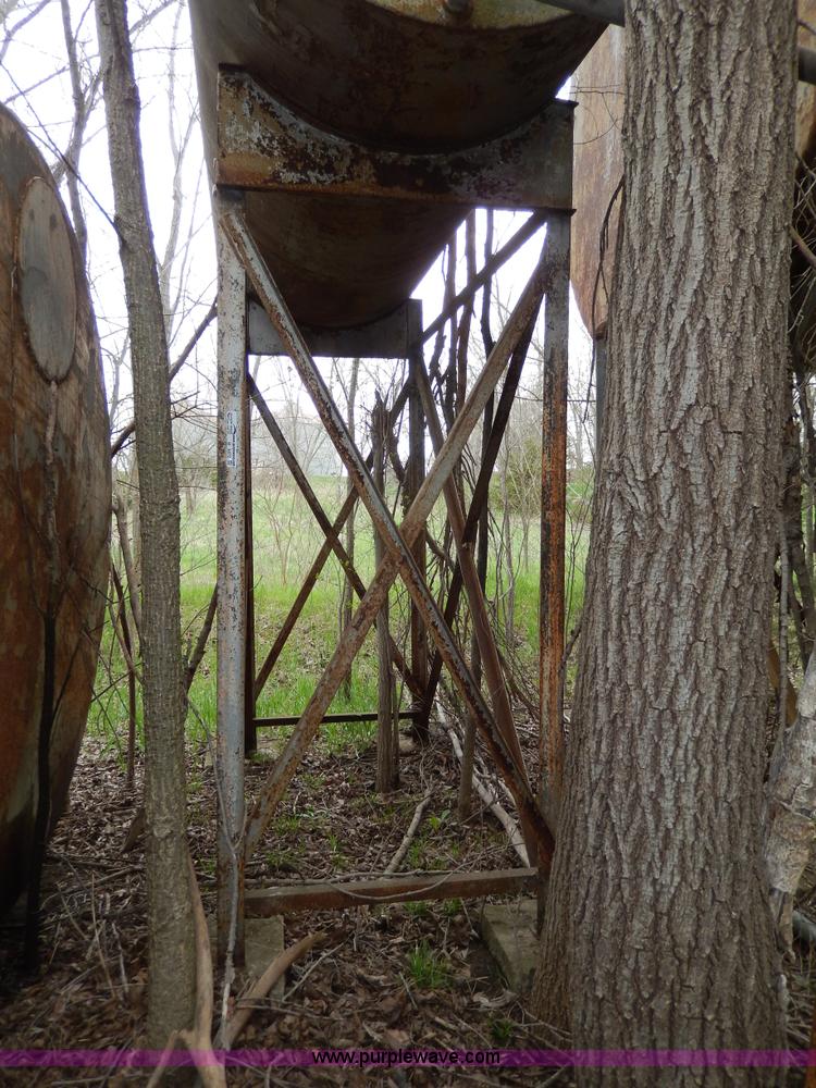 image for item W9872 Fuel tank with stand