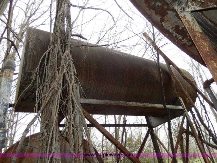 image for item W9872 Fuel tank with stand