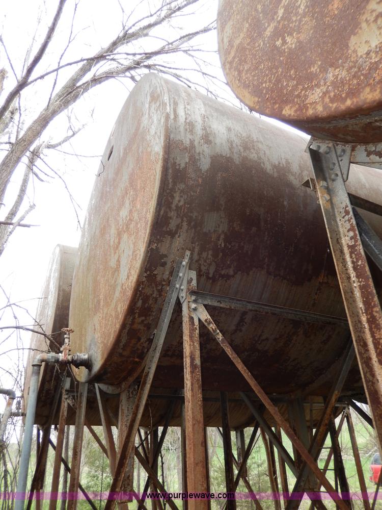 image for item W9874 Fuel tank with stand