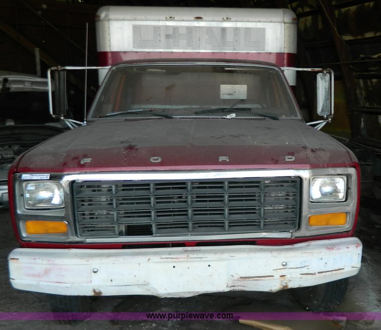 image for item Y9279 1981 Ford F350 box truck