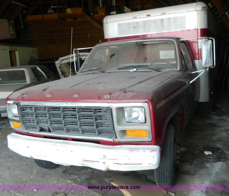 image for item Y9279 1981 Ford F350 box truck
