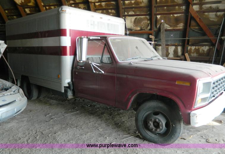 image for item Y9279 1981 Ford F350 box truck