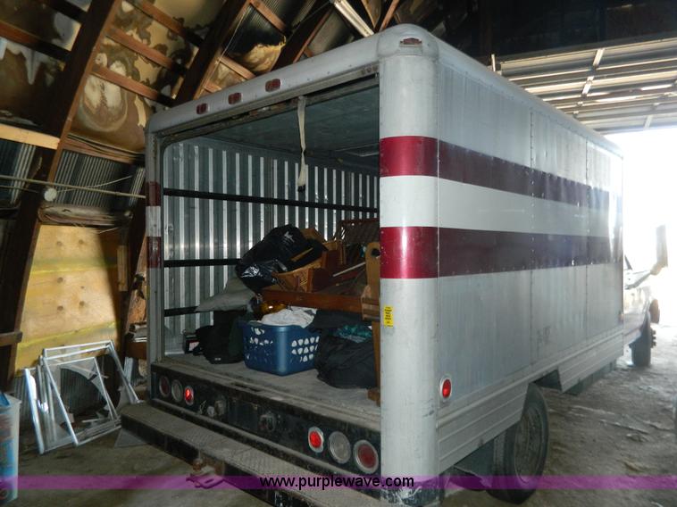 image for item Y9279 1981 Ford F350 box truck