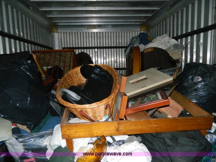 image for item Y9279 1981 Ford F350 box truck