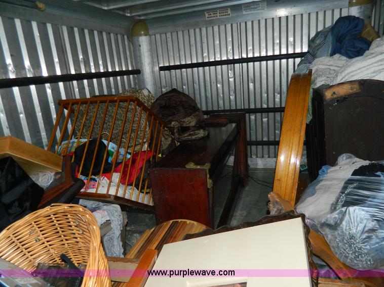 image for item Y9279 1981 Ford F350 box truck