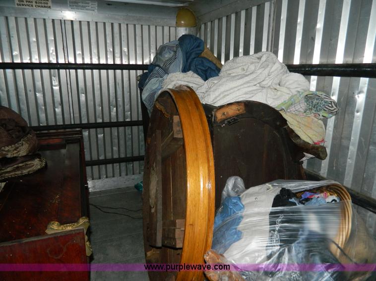 image for item Y9279 1981 Ford F350 box truck