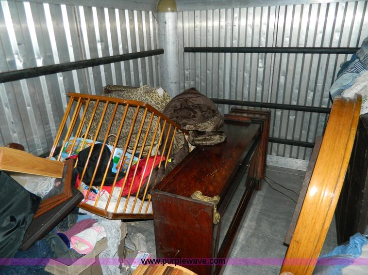 image for item Y9279 1981 Ford F350 box truck