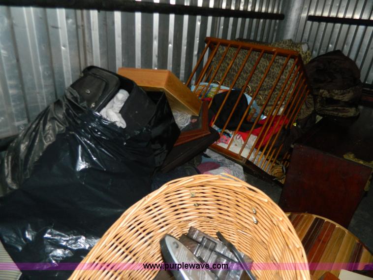 image for item Y9279 1981 Ford F350 box truck