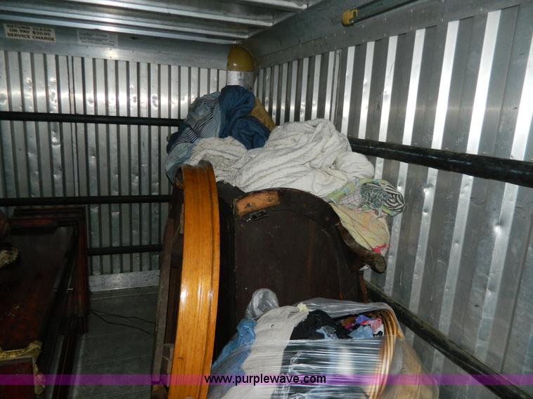 image for item Y9279 1981 Ford F350 box truck