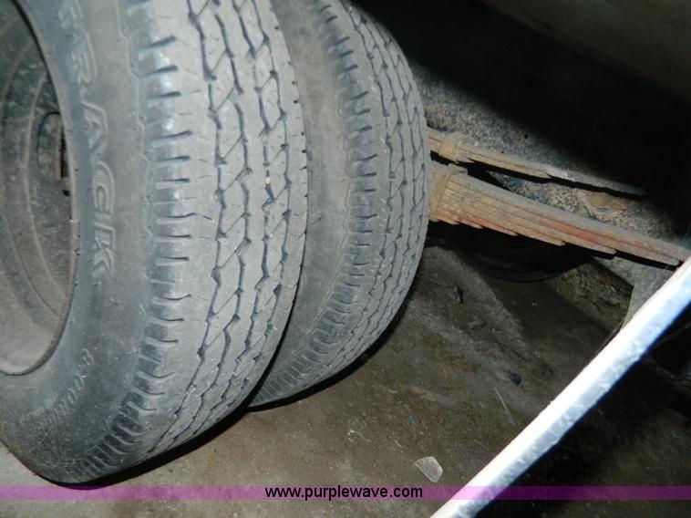 image for item Y9279 1981 Ford F350 box truck