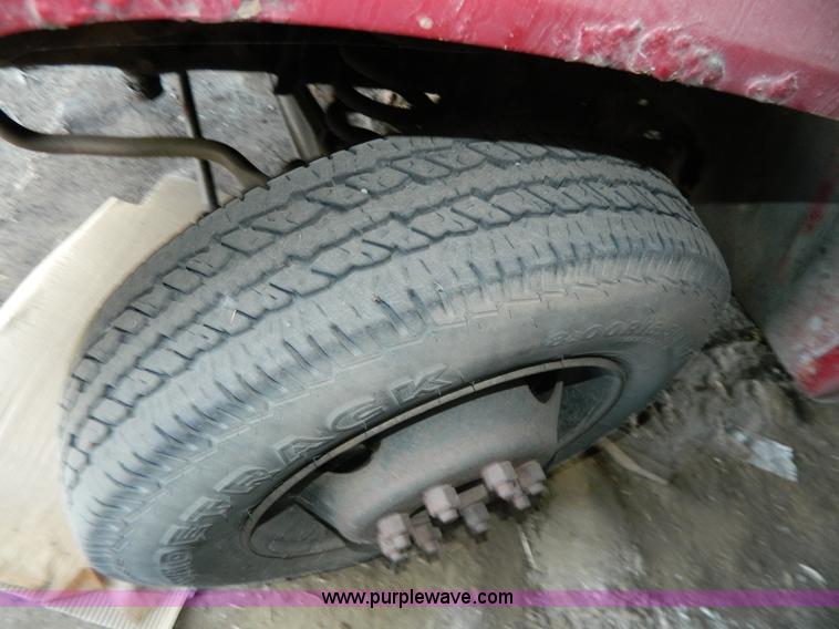 image for item Y9279 1981 Ford F350 box truck