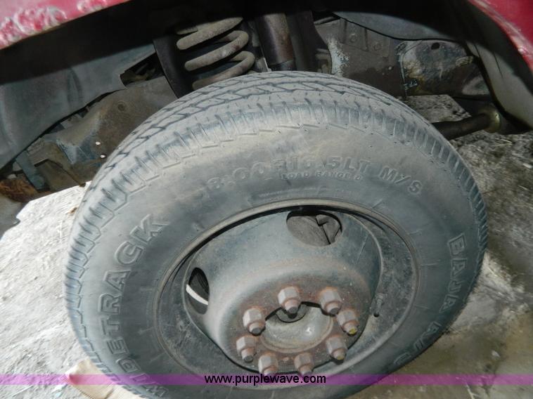 image for item Y9279 1981 Ford F350 box truck