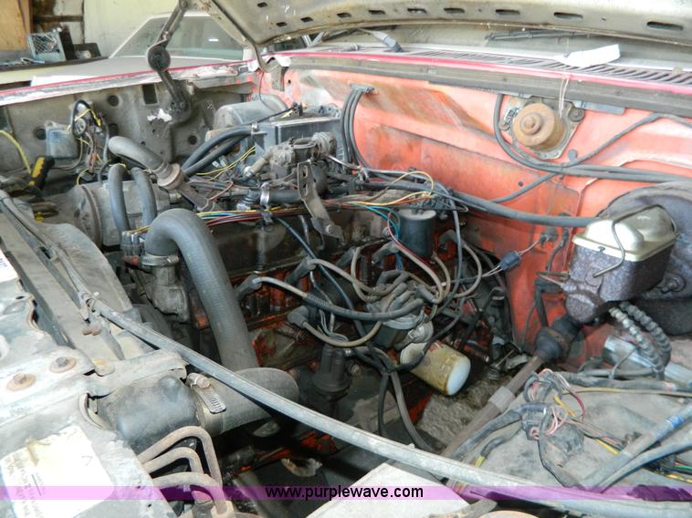 image for item Y9279 1981 Ford F350 box truck