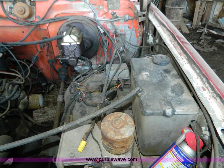 image for item Y9279 1981 Ford F350 box truck