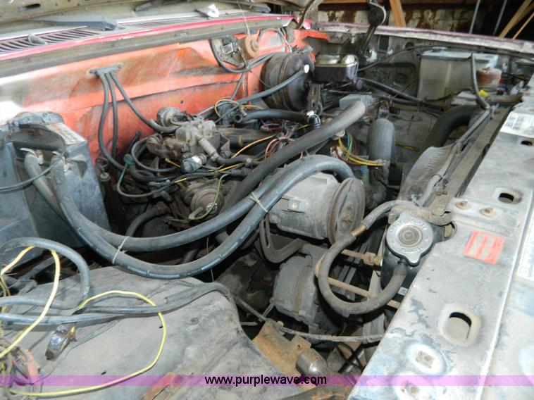 image for item Y9279 1981 Ford F350 box truck