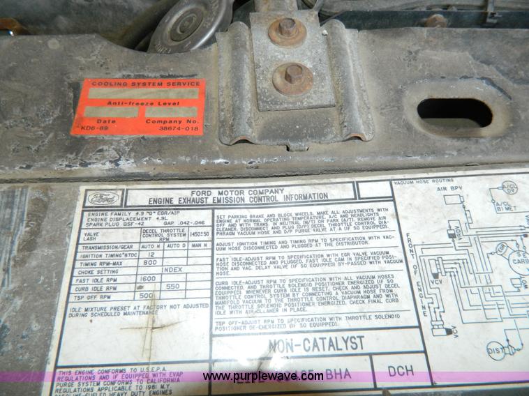 image for item Y9279 1981 Ford F350 box truck