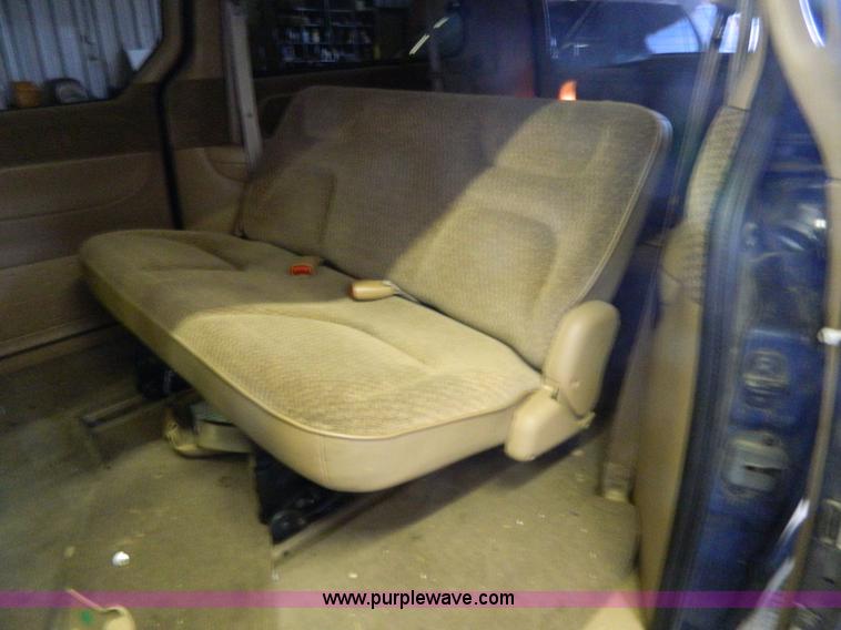 image for item Y9280 2000 Dodge Grand Caravan SE van