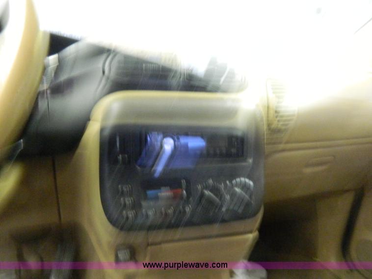 image for item Y9280 2000 Dodge Grand Caravan SE van