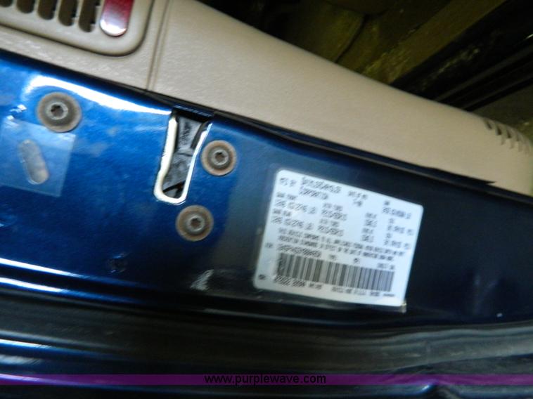 image for item Y9280 2000 Dodge Grand Caravan SE van