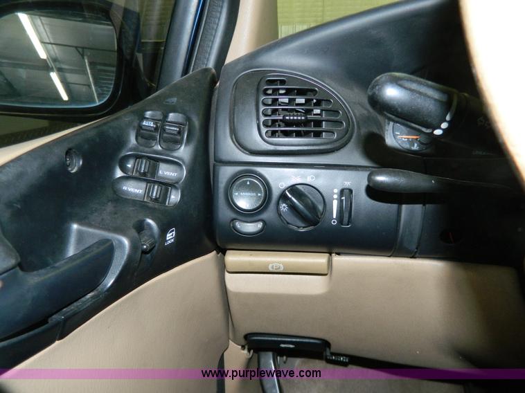 image for item Y9280 2000 Dodge Grand Caravan SE van