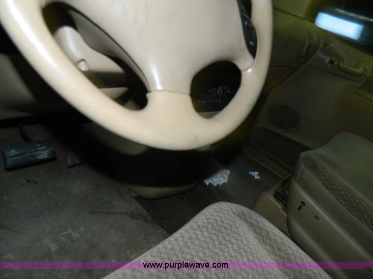 image for item Y9280 2000 Dodge Grand Caravan SE van