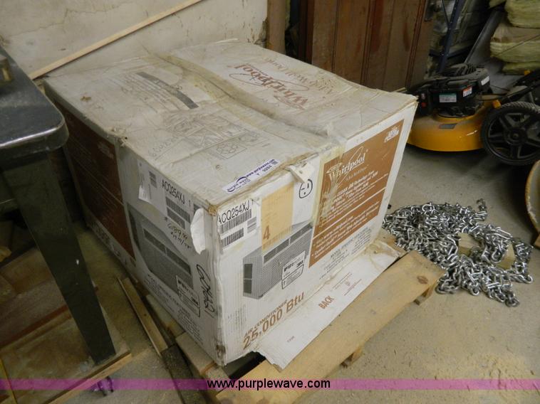 image for item Y9284 Whirlpool window AC unit