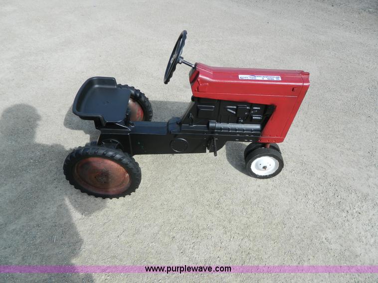 image for item Y9286 Toy pedal tractor