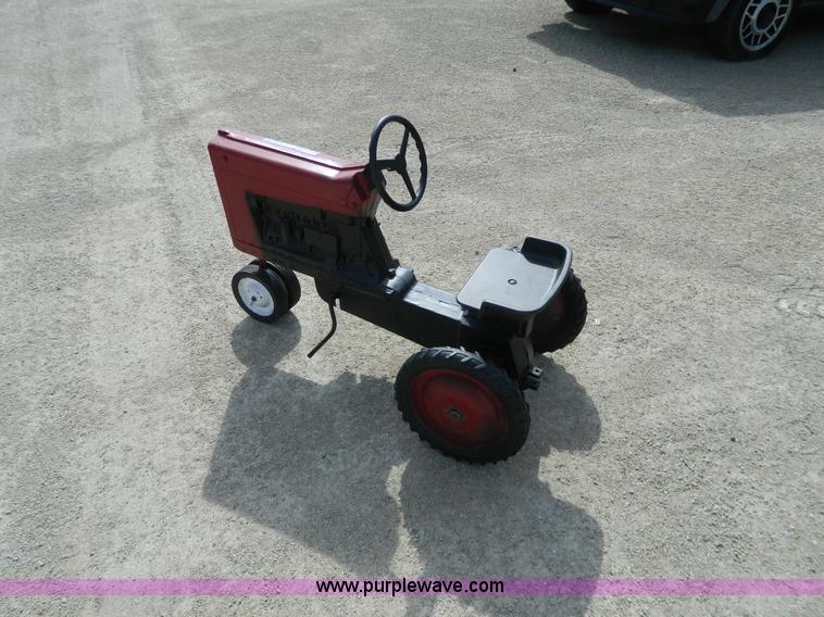 image for item Y9286 Toy pedal tractor