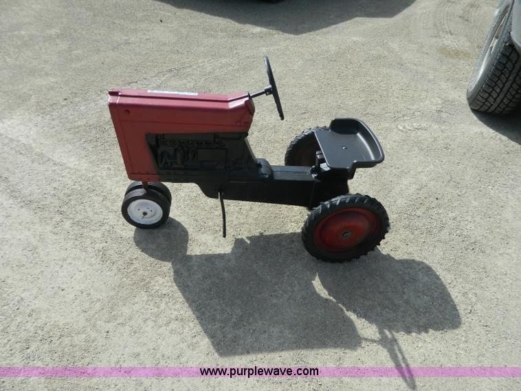 image for item Y9286 Toy pedal tractor