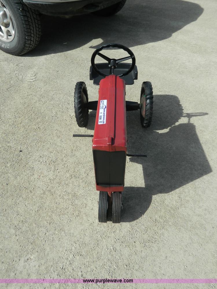 image for item Y9286 Toy pedal tractor