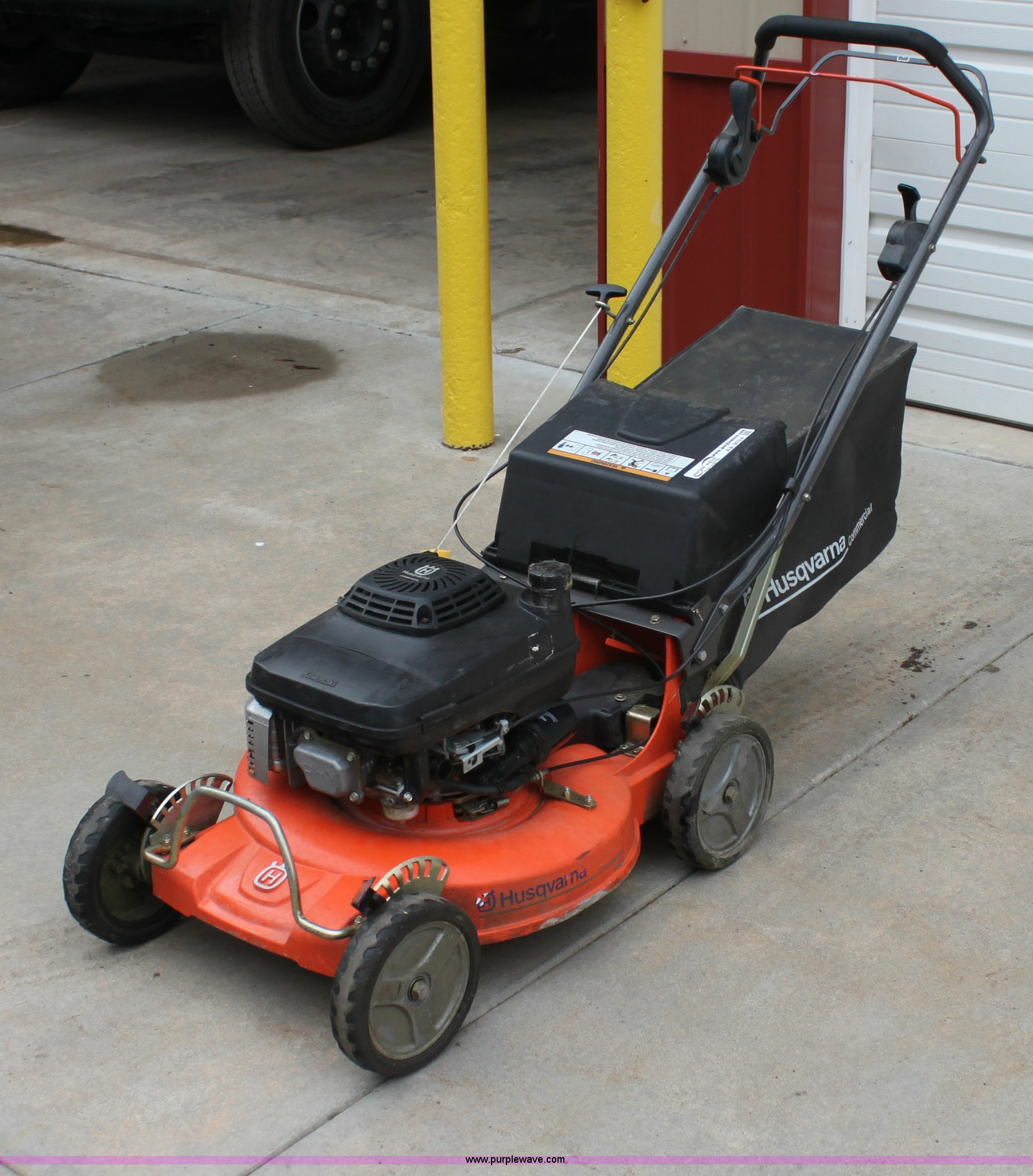 2007 Husqvarna Commercial W21 push mower in Andover , KS Item AA9024 sold Purple Wave