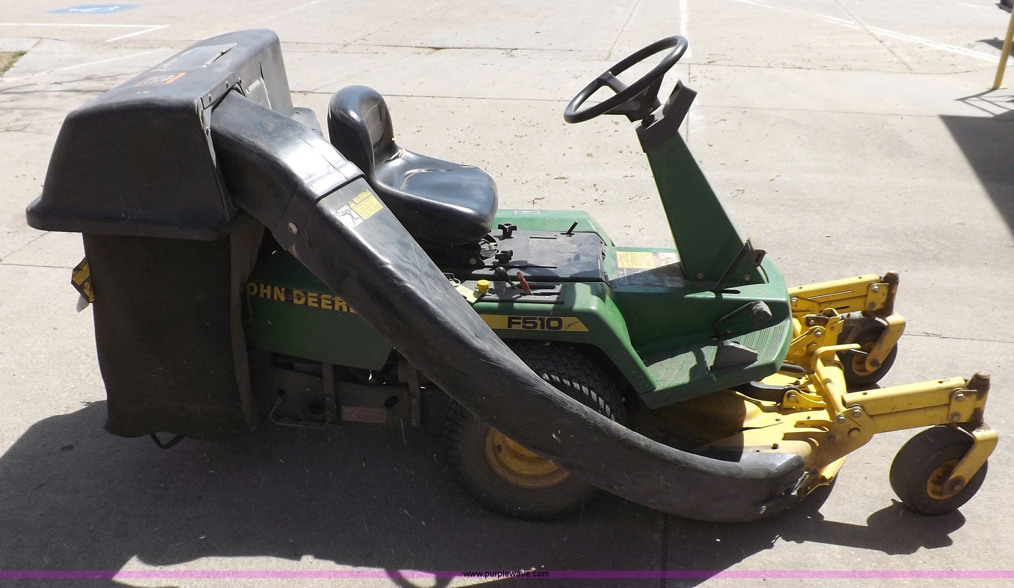 John Deere F510 lawn mower in Ulysses, KS Item H7168 sold Purple Wave