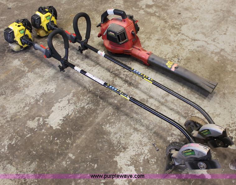 (2) John Deere XT140SE edgers in Wichita, KS Item AH9107 sold Purple Wave