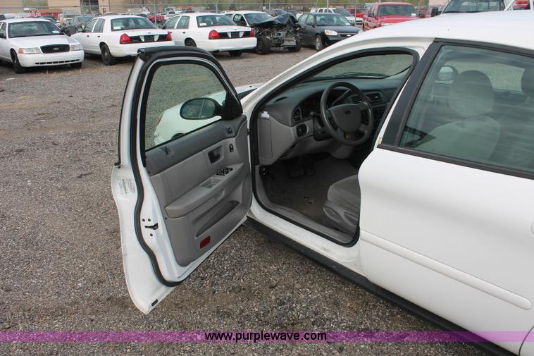 image for item D8178 2006 Ford Taurus SE